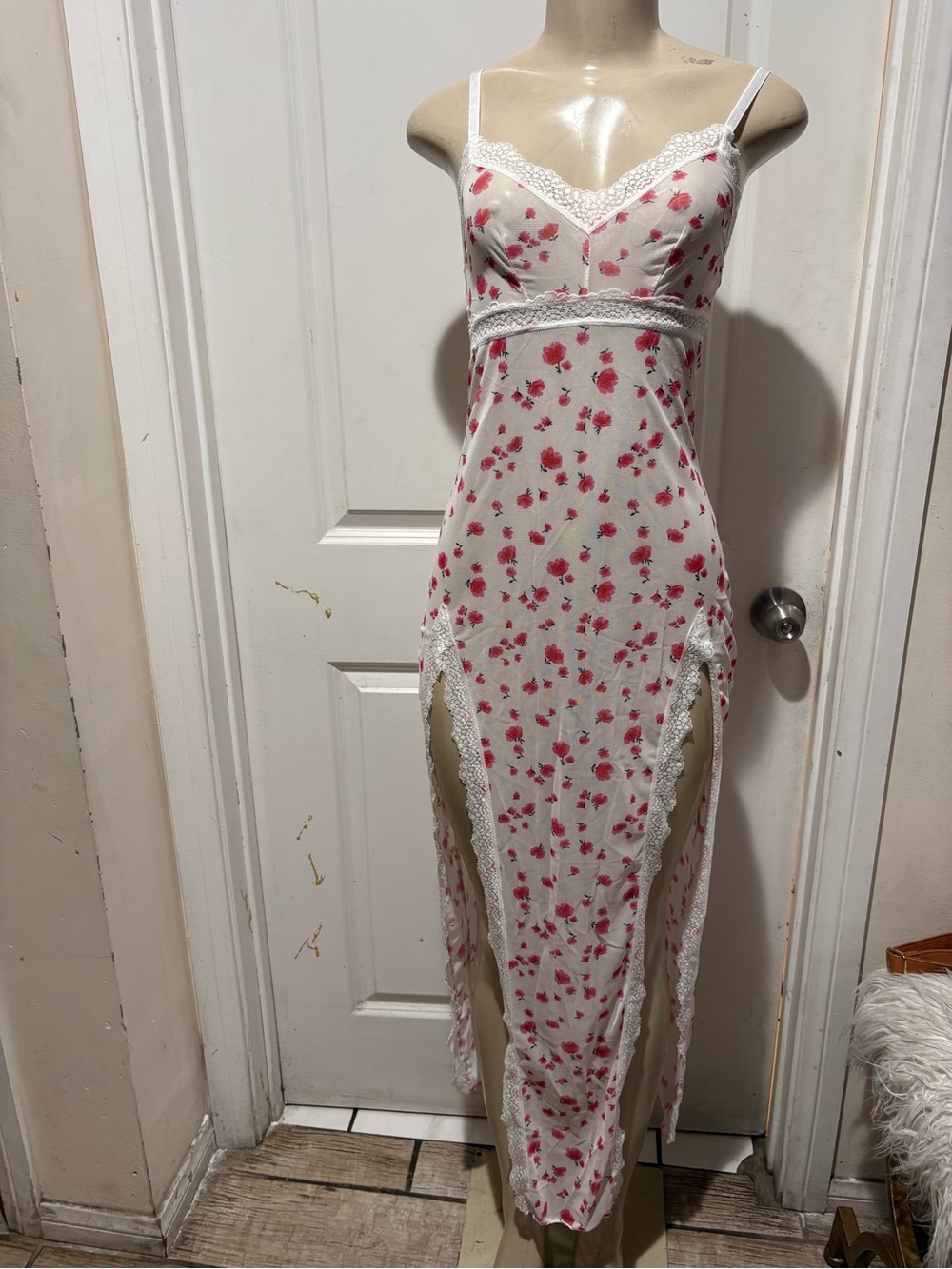 White Floral Lace-Trim Slip babydoll with Pink Roses small